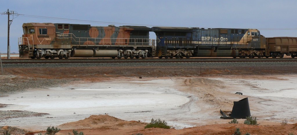 BHP locos 5642 and 6077 at Port Hedland